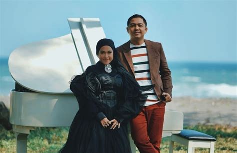 Ade Govinda Dan Penyanyi Malaysia Ernie Zakri Rilis Lagu Masing Masing