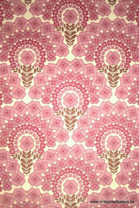 Vintage 1970s pink butterfly wallpaper prop metallic psychedelic fancy free. Soft not Scorching Pink | Nomadic Decorator