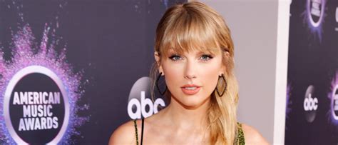 taylor swift ties whitney houston for most weeks at top of billboard chart ever for a woman