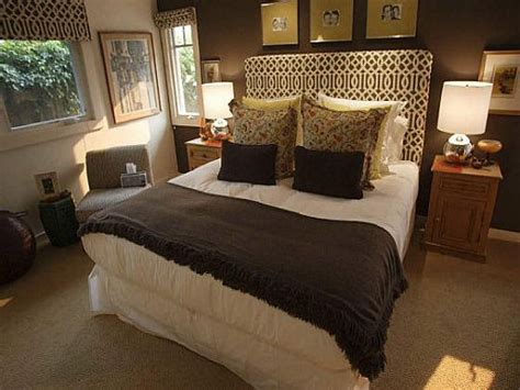 Or, use no window treatments at all and let the light flood in. 35 Marvelous Brown Painted Bedroom Walls Decoration ...