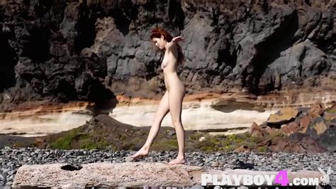 Increíble Modelo Pelirroja De Gran Culo Heidi Romanova Posó Al Aire Libre Totalmente Desnuda