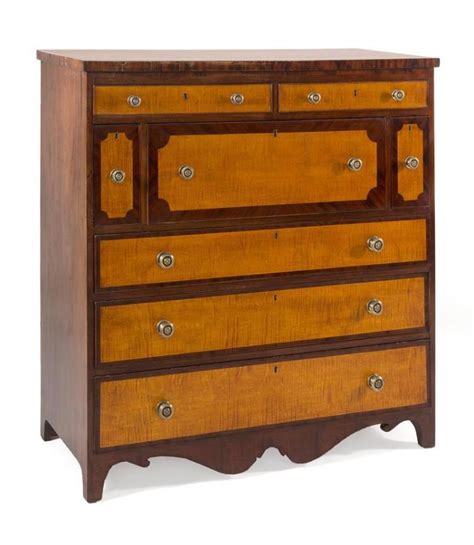 Lot Antique American Chest Of Drawers In Mahogany And Mahogany Veneer With Tiger Maple Drawer