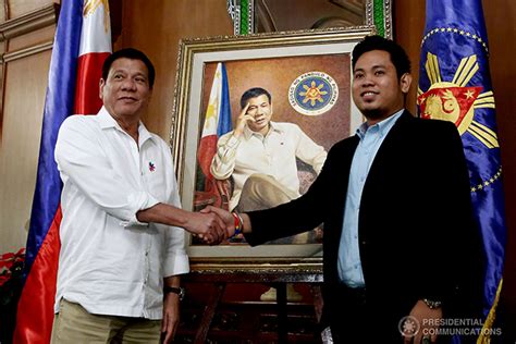 Nov 8 2016 President Rodrigo Duterte Shakes Hands With Artist Alvin