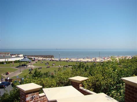 The hard part is not finding somewhere to stay, but. 2 bedroom cottage near the beach in Great Yarmouth ...