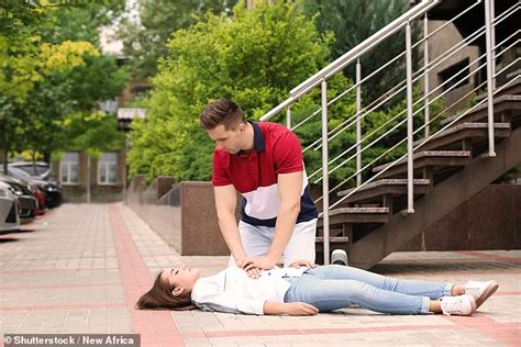 Women Who Suffer A Cardiac Arrest Are Less Likely To Receive Cpr From