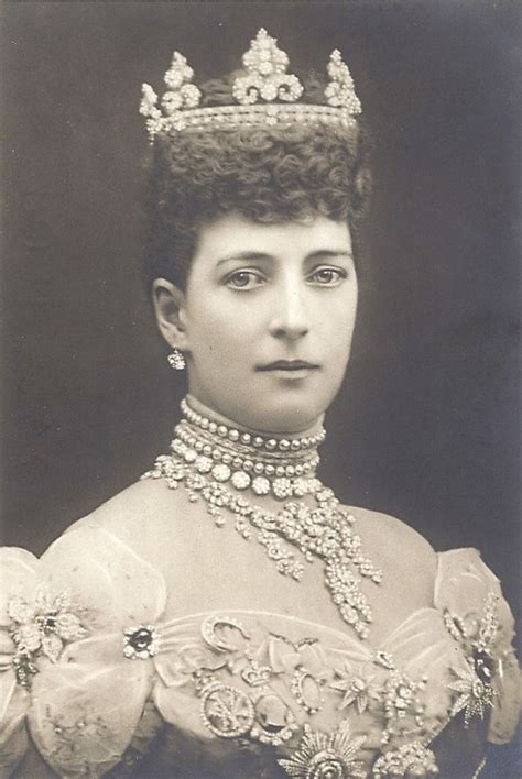 Pearl Fashion Fact Queen Alexandra Of Denmark Wore Pearl Chokers To
