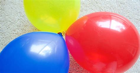 Tie Together Different Color Balloons For Balloon Arch