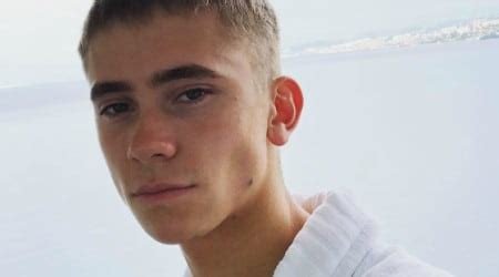 They have been in relationship since 2018; Felix Sandman Height, Weight, Age, Body Statistics ...