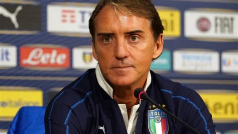 Writer of the pink panther theme, moon river (breakfast at tiffany's), and peter gunn. L'entraîneur de l'équipe Italie Roberto Mancini positif à ...