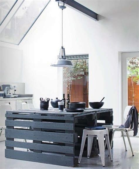 En paletos hacemos muebles con palets aunque también usamos cualquier tipo de madera o material que caiga en nuestras manos. Mueble de cocina hecho con palets - Muy Ingenioso