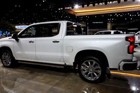They typically deliver 25 to 30 percent better fuel economy than similarly performing. How the 2021 Chevy Silverado Inexplicably Gets Better Fuel ...