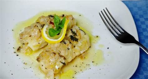 Dalle preparazioni tradizionali a quelle più sofisticate, potrai attingere a un ampio assortimento di ricette a base di nasello: Filetti di nasello alla menta e limone | Bertolli