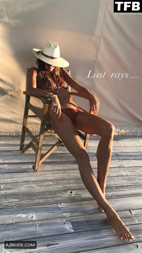 Elle Macpherson Sexy Shows Her Hot Legs Aznude