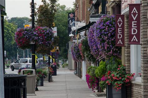 Streetsville during the day! | Beautiful places to live, Beautiful ...