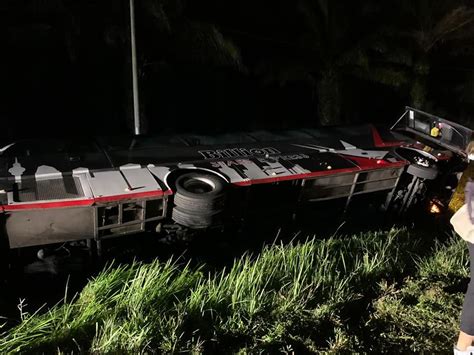 All of the singapore management university students involved in the bus accident in vietnam on may 11 have returned home. Singaporeans injured in Johor bus accident, bus firm ...