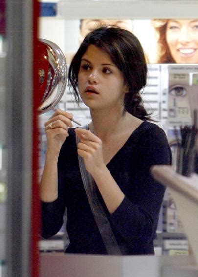 Hollywood Bollywood Actress Selena Gomez Without Makeup