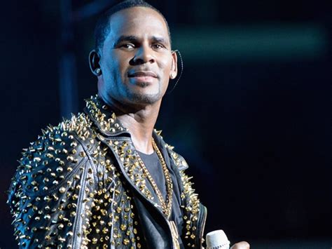 deputy sheriff sues r kelly for allegedly having an affair with his wife nigerian news