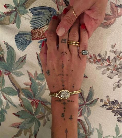 Zoë Kravitz Finger Tattoos Dainty Tattoos Tattoos