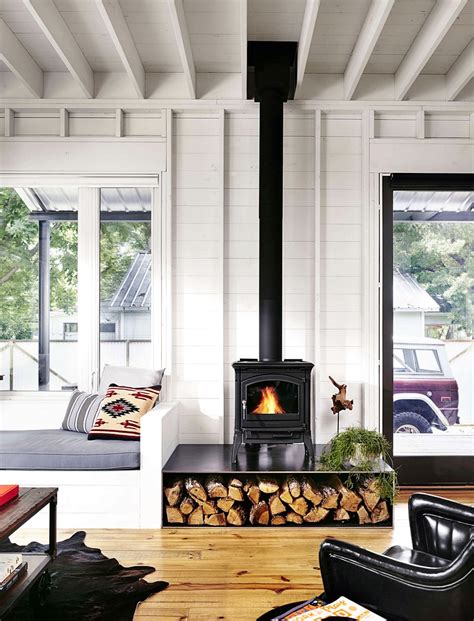Four ideas for your bedroom fireplace. Wall House: a Modern Farmhouse with Energy-Efficient Design