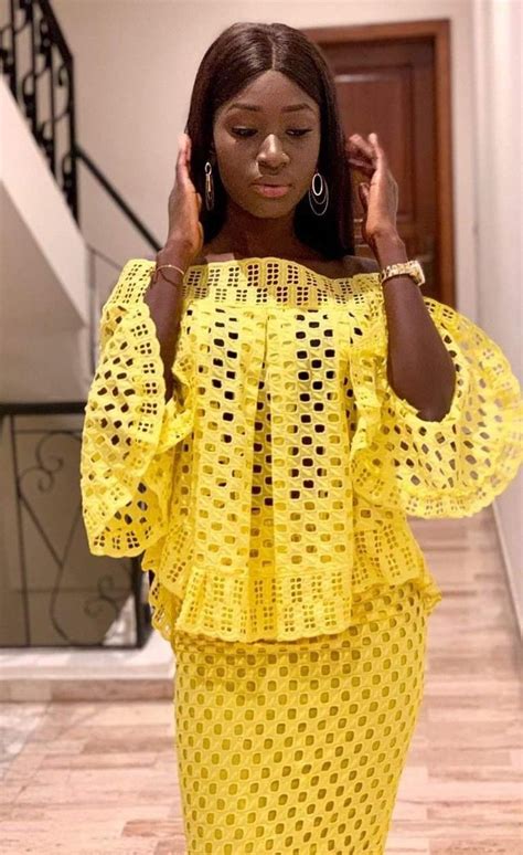 Modele robe droite col rond manche courte dentelle blanche guipure double collection hiver 2015. Pin by Merry Loum on Sénégalaise | Latest african fashion ...