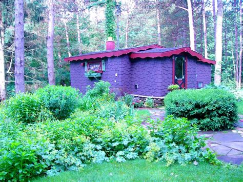 Cottage Guesthouse on Lakeview Lake, Michigan | Cottage garden, Lakeside cottage, Cottage