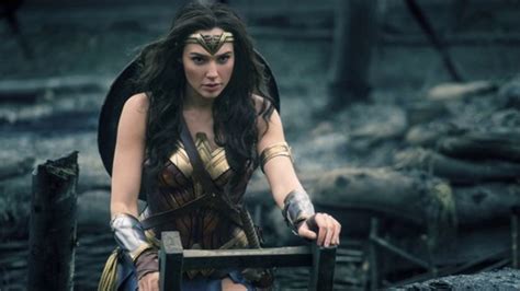 Wonder Woman Review Roundup Gal Gadot Wins Over The Critics Youtube