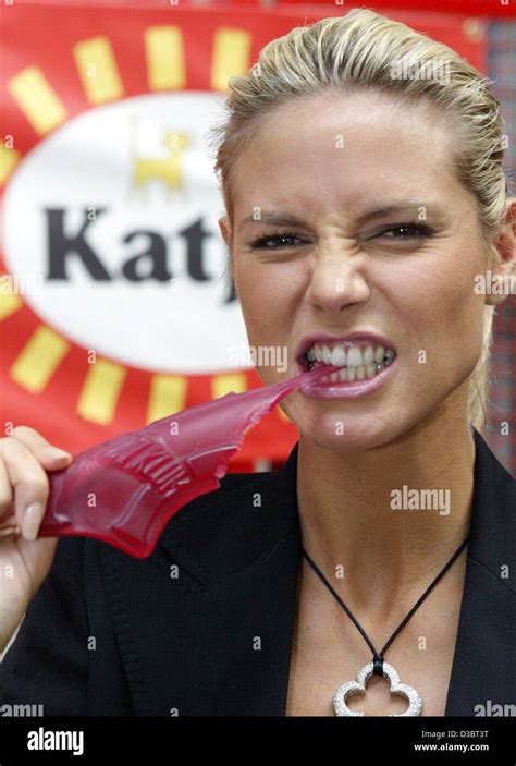 Dpa German Top Model Heidi Klum Takes A Bite From A Heidi Klum Fruit Gum At The Katjes