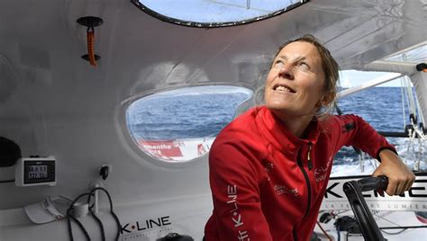 Vendée Globe Samantha Davies repart hors course sur son voilier sarthois France Bleu