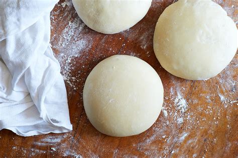 In a small mixing bowl, stir together 200 grams (a little less than 1 cup) lukewarm tap water, the yeast and the olive oil, then pour it into flour. Robertas Pizza Dough Recipe | KeepRecipes: Your Universal ...