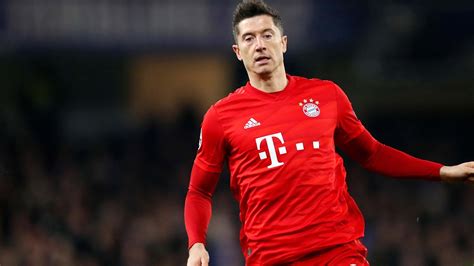 Lewandowski stabbed home gnabry's driven ball for the first, headed thomas müller's cross in to the top corner for the second and danced through the visiting defense to score his third with a low drive. Lewandowski ruled out : Official FC Bayern News - BayernForum.com