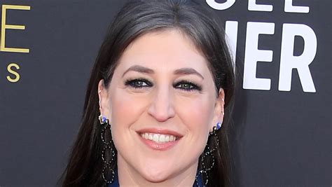 The Iconic Big Bang Theory Scene That Was Difficult For Mayim Bialik To