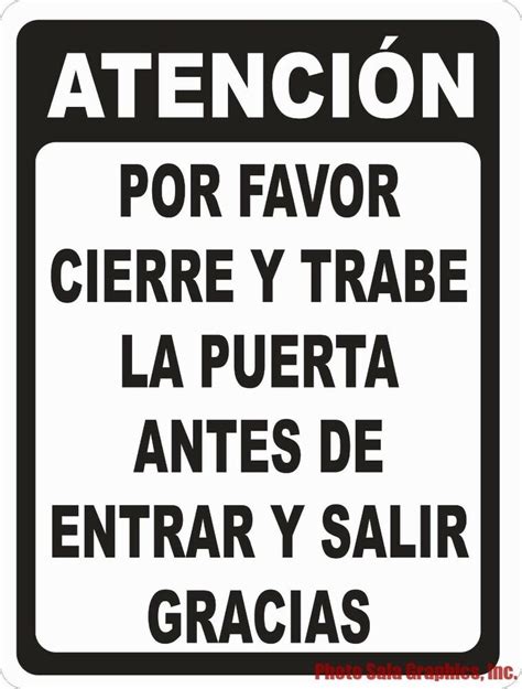 Signo español: atención por favor cierre la puerta antes de números y
