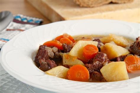Guiso de patatas con carne, en olla rápida | Recetas Thermomix