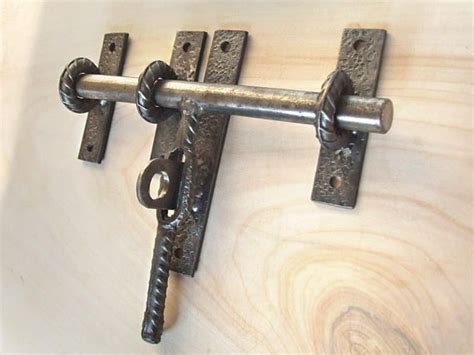 Learn about door hardware distributed by sun mountain, including brands such as rocky mountain hardware includes locksets, hardware for double doors, hinges, climate control for exterior doors. Industrial barn door latch for craft supplies Rustic steel ...