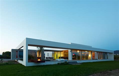Simple And Modern House Architecture Design With Glass Application By