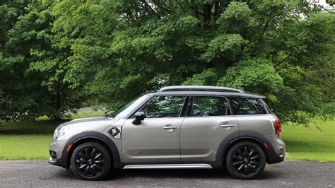 Get behind the wheel of these premium, exciting, and surprisingly spacious vehicles—experience a in order to recieve a text from your mini dealership, you must consent to the submit terms highlighted in red above. Mini Countryman Plug-in Hybrid 2019-2020 ibrida, prezzi ...