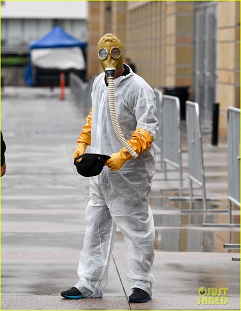 Howie Mandel Wears Hazmat Suit Gas Mask To Agt Photo Howie Mandel Photos Just