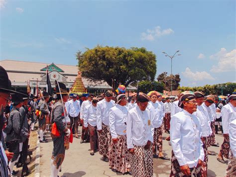 12 Suku Suku Di Pulau Jawa Beserta Keunikannya Lengkap