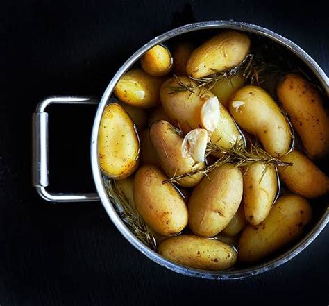 When butter is melted, stir in the garlic and herbs. 10 Best Boiled Potatoes With Garlic And Rosemary Recipes