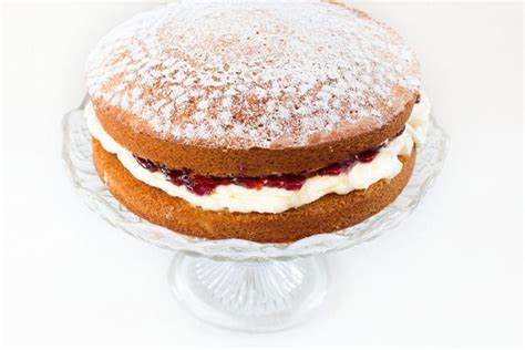Victoria Sponge Cake With Whipped Cream Errens Kitchen