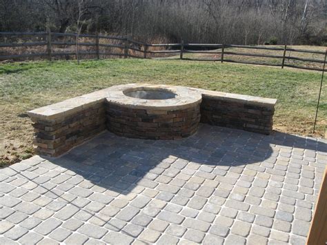 Constructing a fire pit is relatively easy and if you have a small space in your garden or in your lawn, you can make the fire pit as part of your landscape design. Brown Brick Round Fire Pit Connected With Brown Brick Seat ...