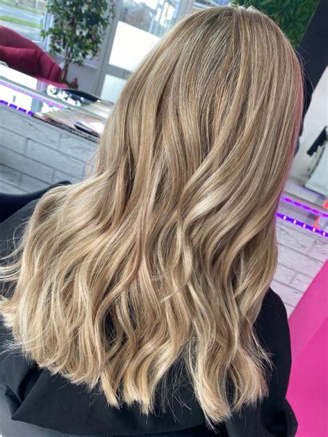 Golden Blonde Highlighted Mid Length Hair Golden Blonde Hair Golden