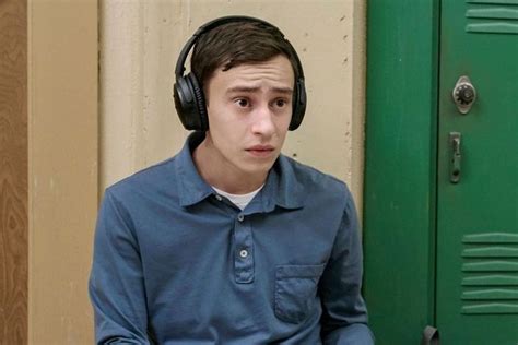 Sam Gardner In “atypical” Keir Gilchrist Netflix Premiers émois