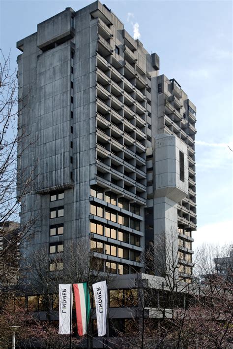 De accommodatie ligt in de carlstadt wijk, op afstand van 1000 meter van stadtmuseum dusseldorf. Datei:Hotel Lindner in Duesseldorf-Loerick, von Norden.jpg ...