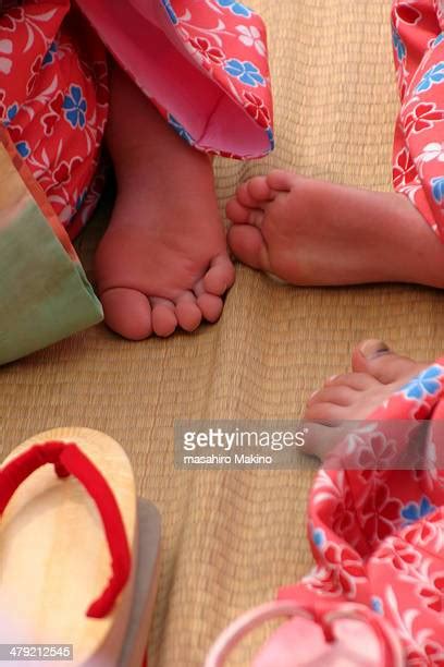 Japanese Girl Feet Photos Et Images De Collection Getty Images