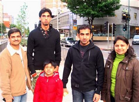 Ishant sharma family with parents, wife & sister | bollywood gallery subscribe to our channel for more videos. Ishant Sharma 2020: dating, net worth, tattoos, smoking ...