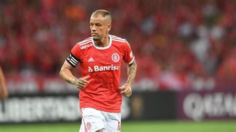 Aeroporto internacional salgado filho, em porto alegre. América vs Internacional de Porto Alegre: Andrés D ...