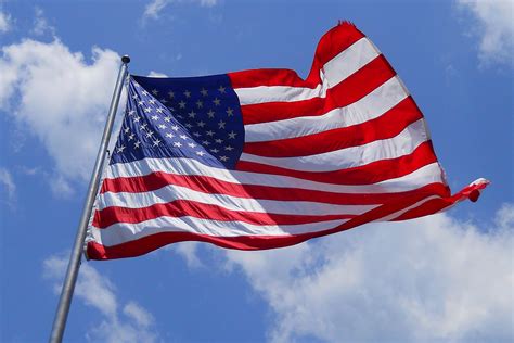 Quelle est la signification et l'histoire du drapeau américain ? - ©New