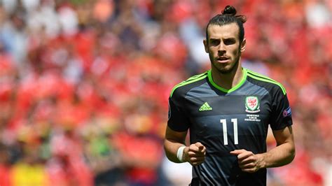The wales superstar surged through impressively. Gareth Bale Wallpaper HD