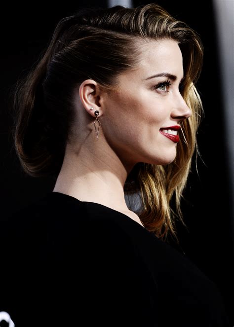Amber Heards Hair At The Premiere Of 3 Days To Kill Sideview Amber
